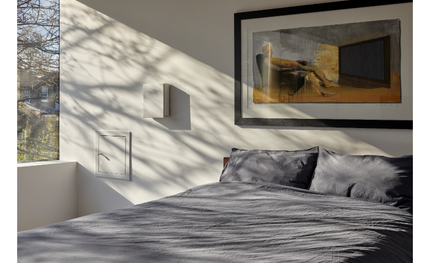 Oxford vs. Housewife