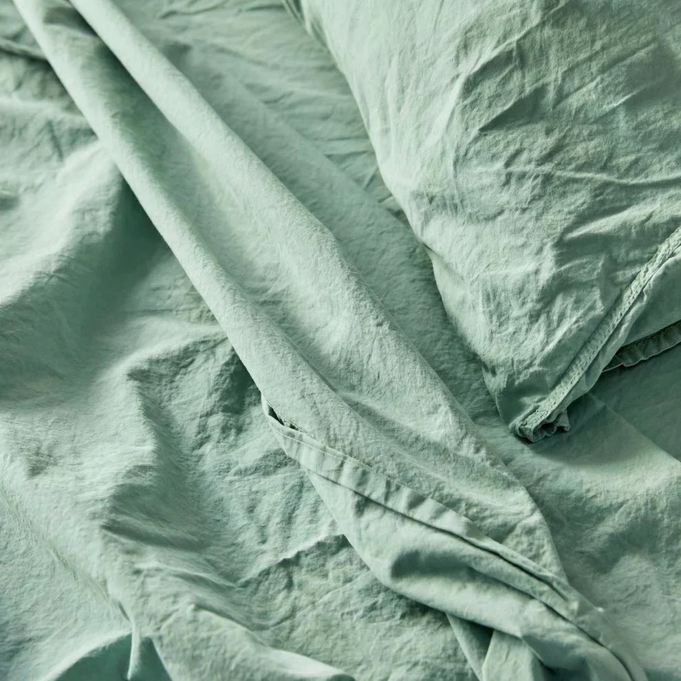 Lumbar Pillow Guide 2026: Sizes, How to Use + Styling for Bed & Couch